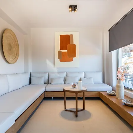 Luxury U Kokkini Hani